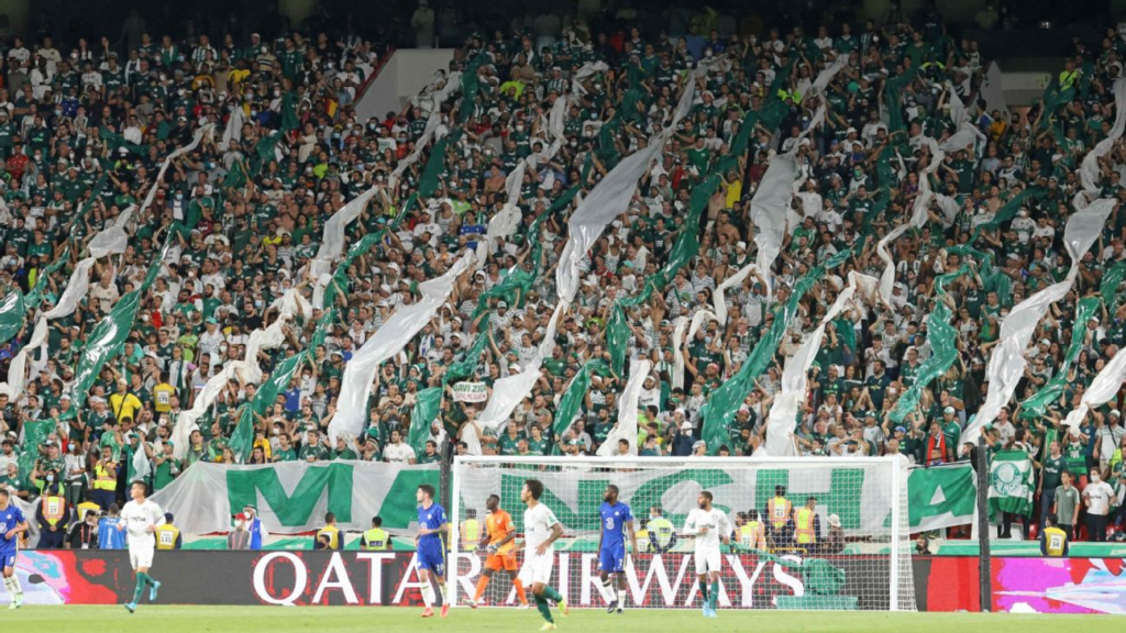 Torcida do Palmeiras na final do Mundial de Clubes em Abu Dhabi, em 2022, no jogo contra o Chelsea.